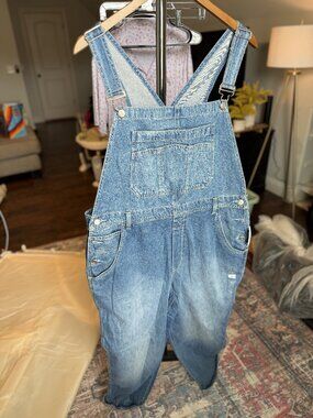 GAP Women’s Denim Overalls Size Large w/ Adjustable Straps
